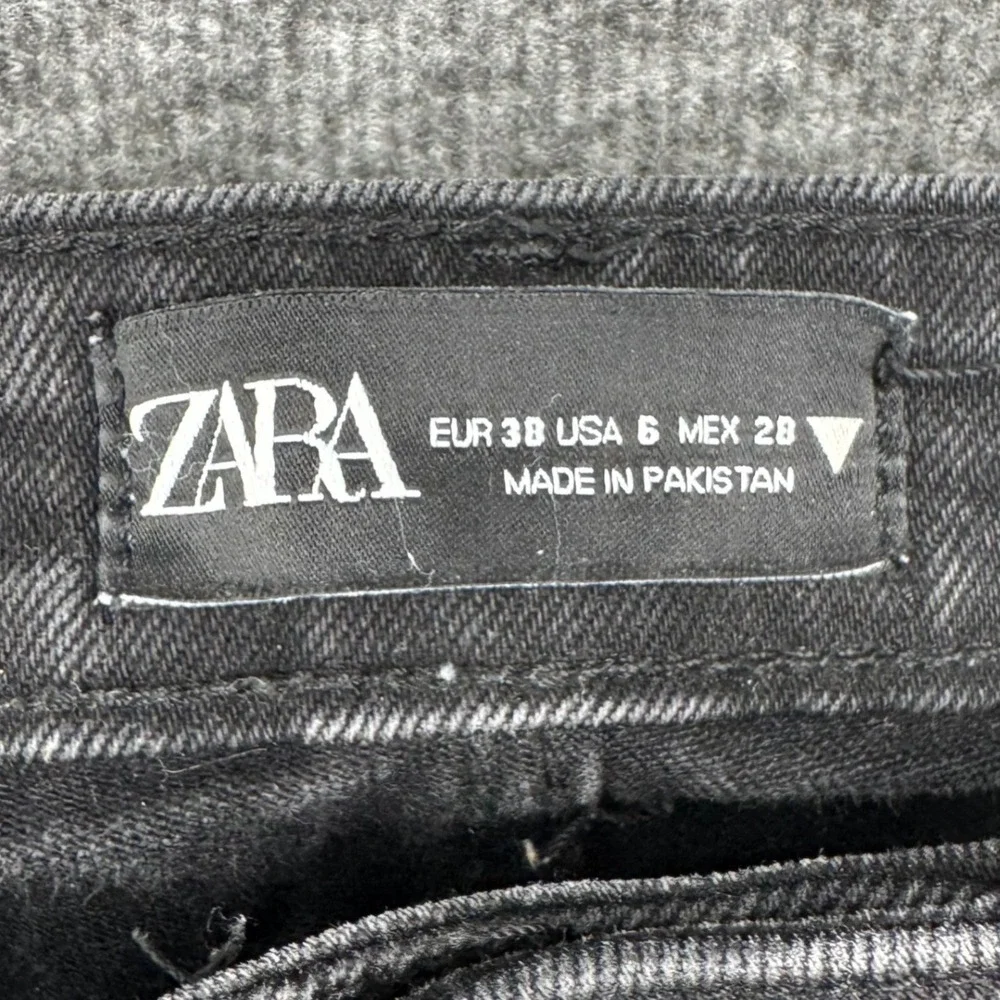 Zara Womens High Rise Kick Flare Jeans Washed Black Side Slit Hem Size 6‎
